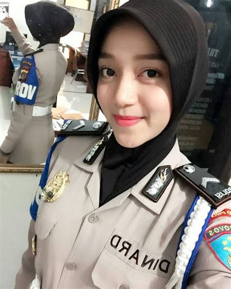 Polisi Wanita Berhijab Cantik Nan Rupawan Polwan Polisi Hijab Cantik