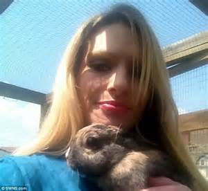 it s me or the bunny woman chooses her rabbit over her husband