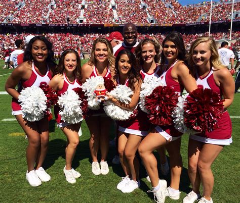 The Stanford Cheerleaders Sure Know How To Pose Winaspuddy Football