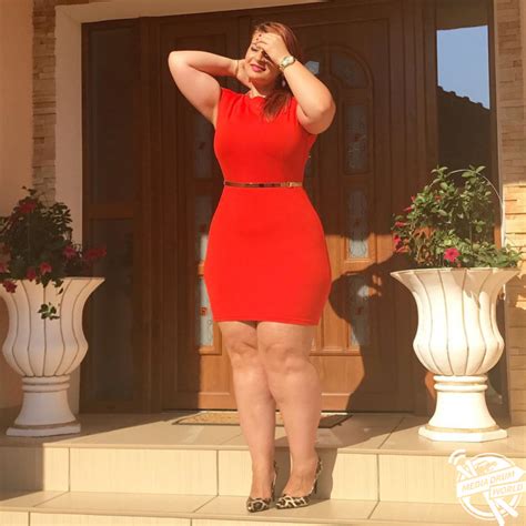 curvy london woman embracing her body after losing over two stone
