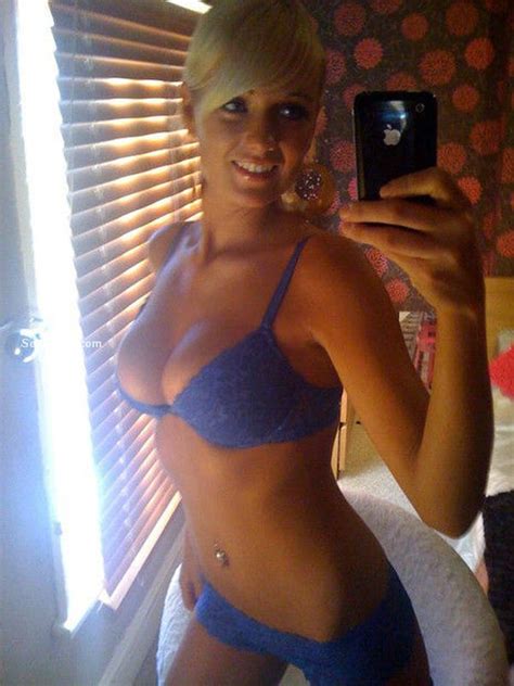 Sexting18 Amateur Sexting Pictures And Self Shot Videos