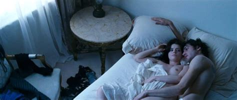 roxane mesquida nue dans the most fun you can have dying