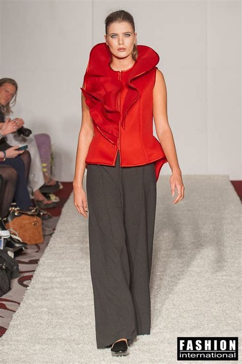 lenie boya springsummer  elegant simplicite  london fashion week september  red