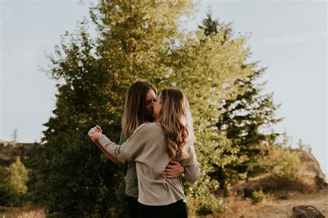 columbia river gorge engagement session hayley emily portland