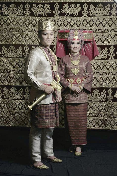 pin oleh ritarusli  pakaian adat traditional sumatra wedding  adiliu organizer gaya