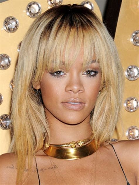 rihanna s new blonde makes roots cool again allure