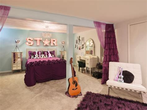This Bedroom Takes On A Rockstar Theme With A Star Wall Hanging