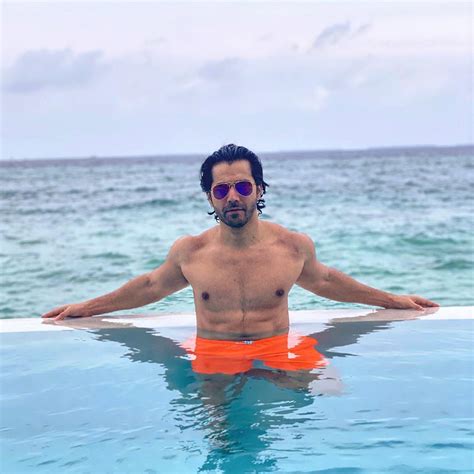 Shirtless Bollywood Men Varun Dhawan Topless On Instagram Bollywood