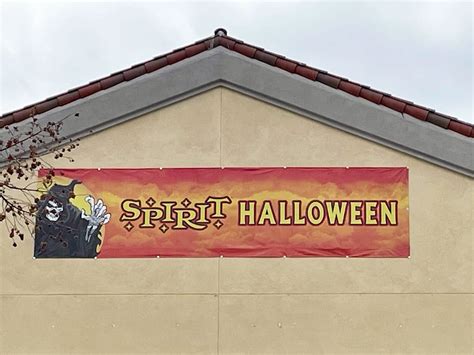 spirit halloween  open  closed sagamore christmas tree shops