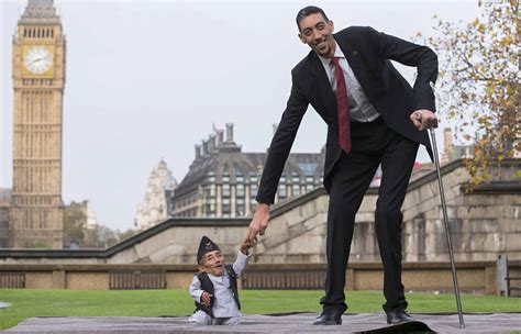 World Tallest And Shortest Men Meet On Guinness Records Day
