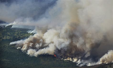 massive wildfire burns  homes  washington town evacuated cbs news