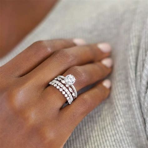 top  engagement ring trends   weddingstats
