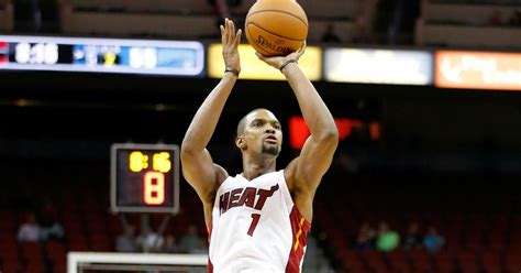Chris Bosh Held Out Of Practice Wont Travel With Heat For Hawks Game