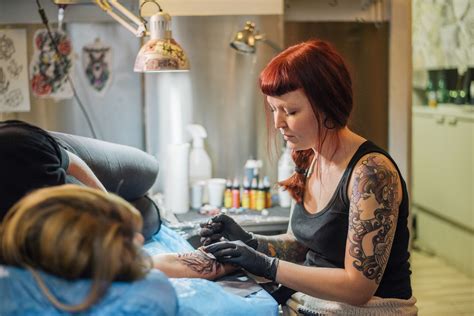 tipping a tattoo or piercing artist