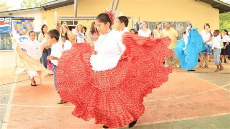 Los Bailes Típicos De Panamá