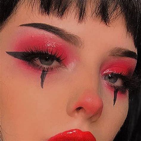 aesthetic photography makeup inspiration goals creative colourful bold pink eyeshadow glossy