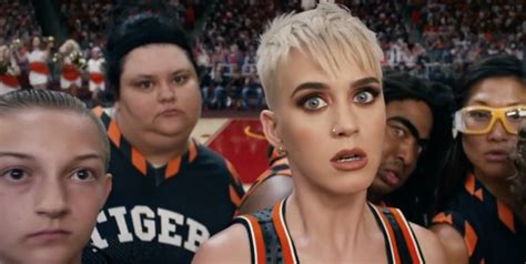 Katy Perry S New Video Includes A Nicki Minaj Halftime Show And Doug
