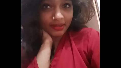 sexy mallu bhabhi strip her cloths and showing her boobs