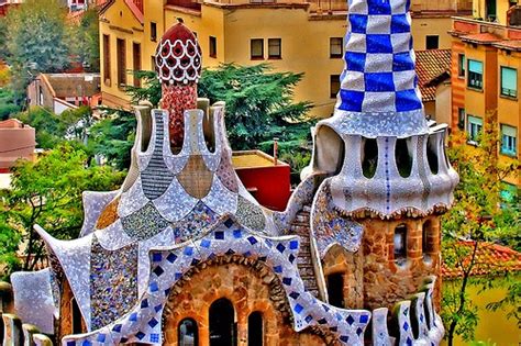 barcelonas antoni gaudi theglobenomad