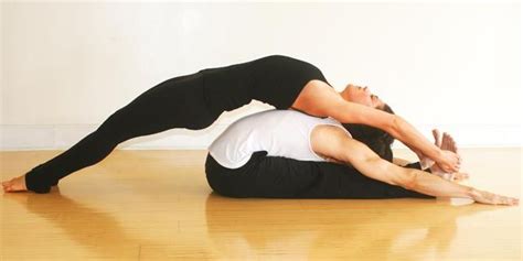 partner yoga poses for couples