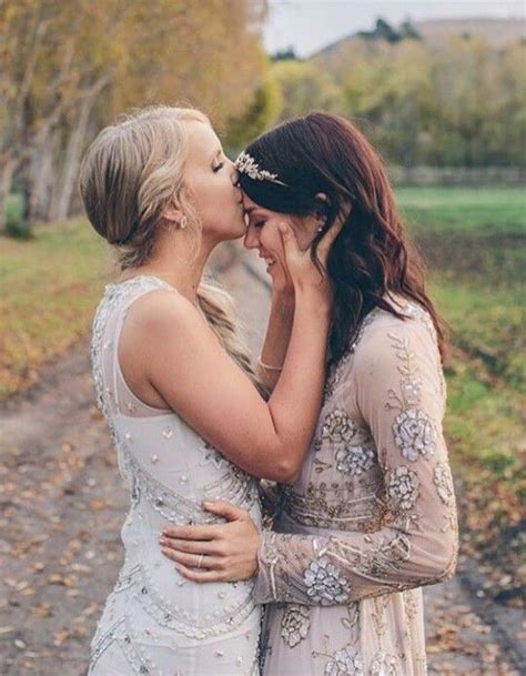 beautiful and touching same sex wedding photo samelove lesbian wedding ideas pinterest