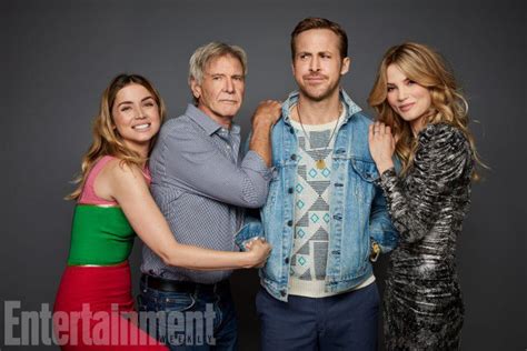 The Cast Of Blade Runner 2049 Poses In The Comic Con