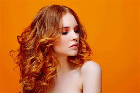 · colore capelli miele arancione 2022 · sfumature ambrate · tonalità capelli arancioni . Capelli arancioni: a chi stanno bene e quale styling e colorazione