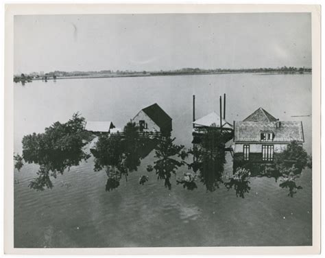 aerial view  flooded areas   small town  oud loosdrecht holland collections