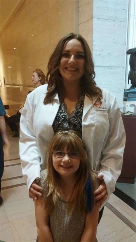 woman who was a teen mom now set to graduate medical school abc news