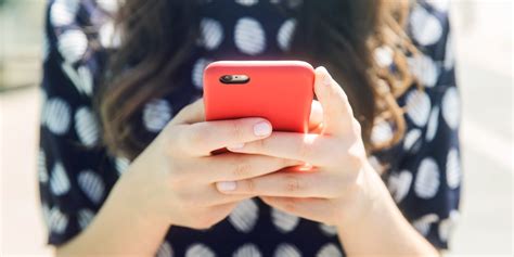 Here’s How To Handle Unfounded Fears About Cell Phones Causing Cancer