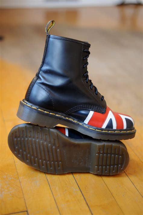 vintage british flag dr martens boots   england size uk