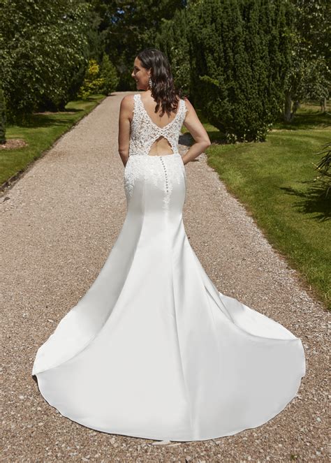 off the peg and bridal sale in surrey dream dress at discounted prices