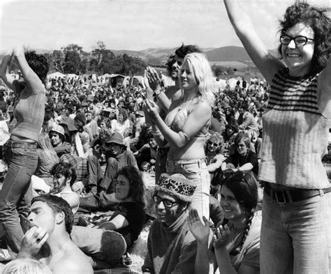 Pin Van Jielis Deelen Op The Crowd At Woodstock 1969 Hippies 1970s