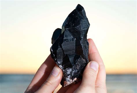 morion tajemniczy mineral  cudownych wlasciwosciach odkrywamy zakryte