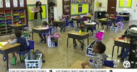 grosse pointe schools board member proposes dropping mask mandate