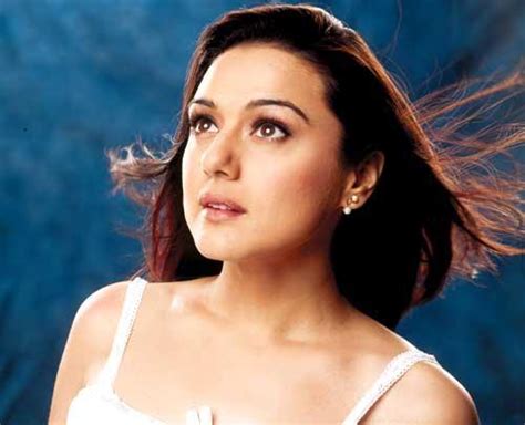 Preity Zinta Hot Romantic Look Wallpaper Famous Actress Preity Zinta
