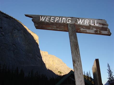 weeping wall albertawow campgrounds  hikes