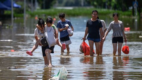 zwaar weer  china recordtemperaturen en recordoverstromingen