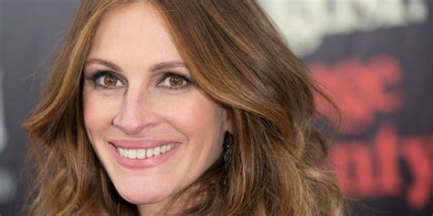julia roberts debuts rose pink hair transformation inspired by her