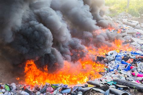 environmental factor august  burning plastic  affect air