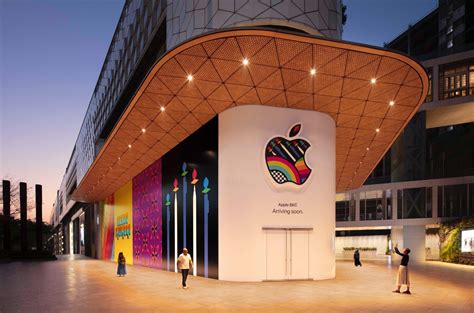 apples  store  india opens  mumbai