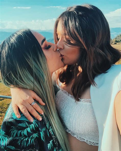 Cute Lesbian Couples Lesbian Pride Lesbians Kissing Couples Lesbiens