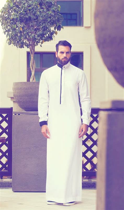 Thobes An Updated Cultural Icon Arab Men Fashion Jubbah Men Arabic