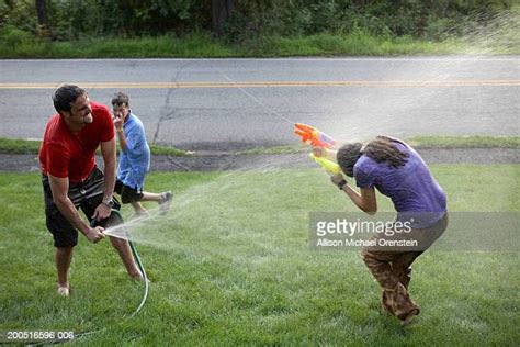 mom squirting photos et images de collection getty images