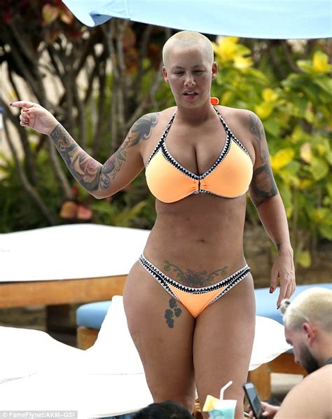 Amber Rose Shows Off Her Curves In Honolulu Daily Mail Online
