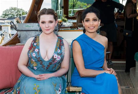 abigail breslin cleavage 15 photos thefappening