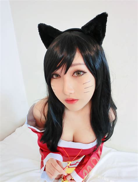Ahri League Of Legends Cosplay By Rinnieriot