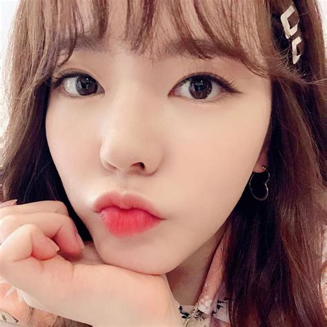 Snsd Sunny Cheers Fans With Her Adorable Selfies