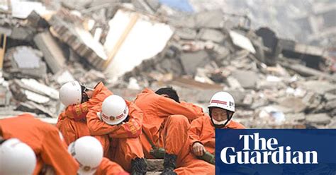 china declares three days of mourning after quake world news the guardian