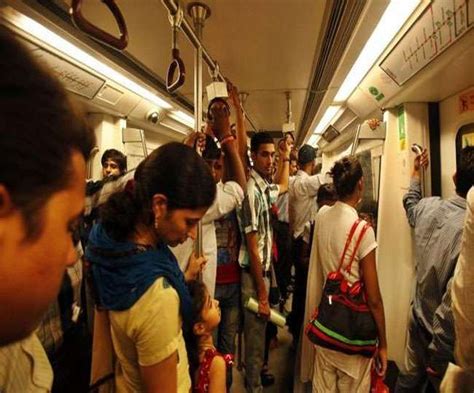 delhi metro दिल्ली मेट्रो में भी महिलाओं के लिए मुफ्त सफर योजना पर